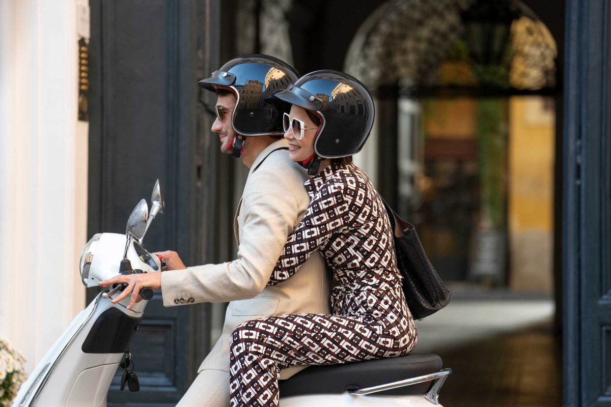  emily in paris mua 5 bung no tren mang xa hoi rome - paris gay sot hinh anh 5