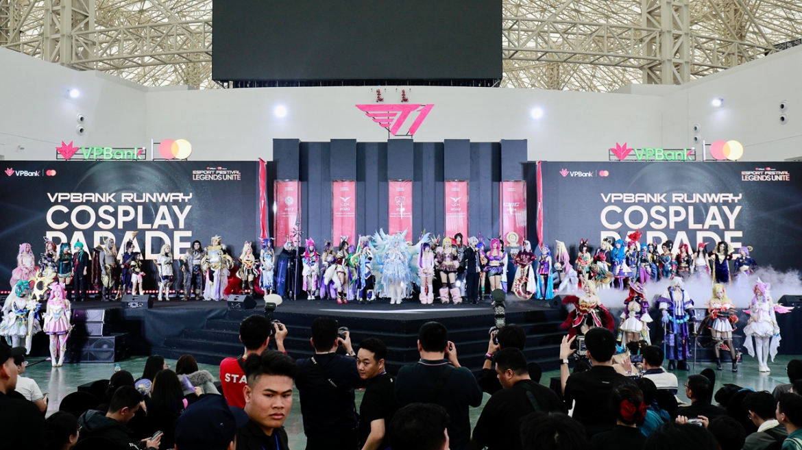 vpbank presents esport festival giay phut bung no khi faker chao bang tieng viet hinh anh 1