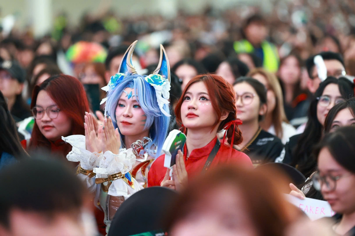 vpbank presents esport festival giay phut bung no khi faker chao bang tieng viet hinh anh 7