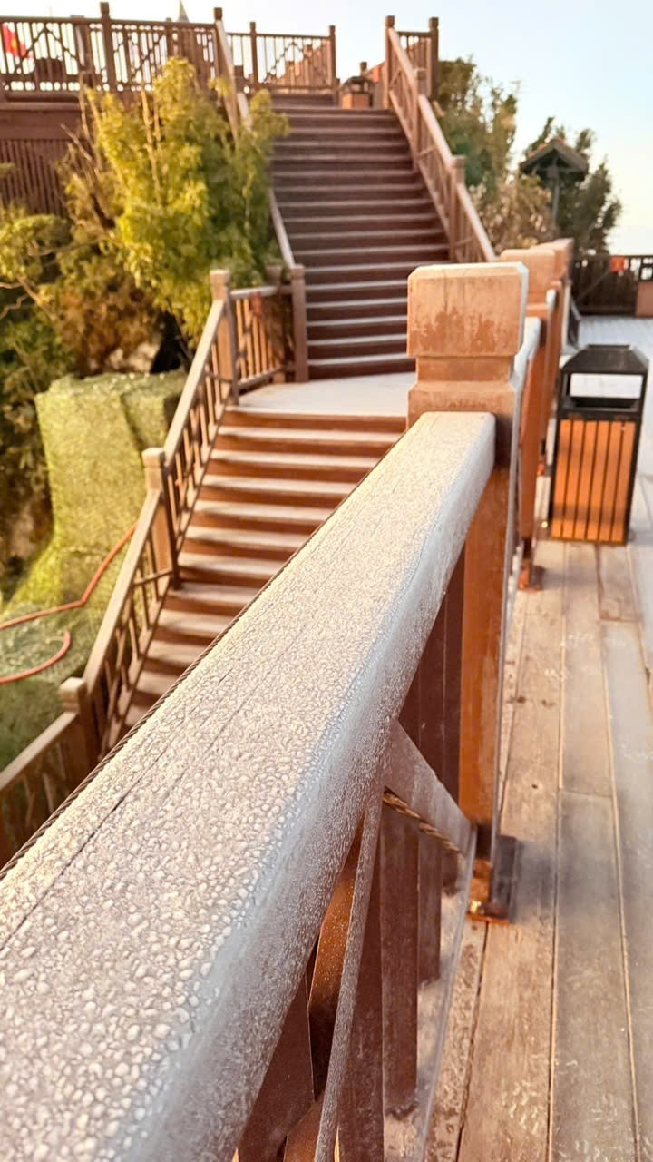 fansipan peak covered in frost as temperatures plunge to 1 c picture 8