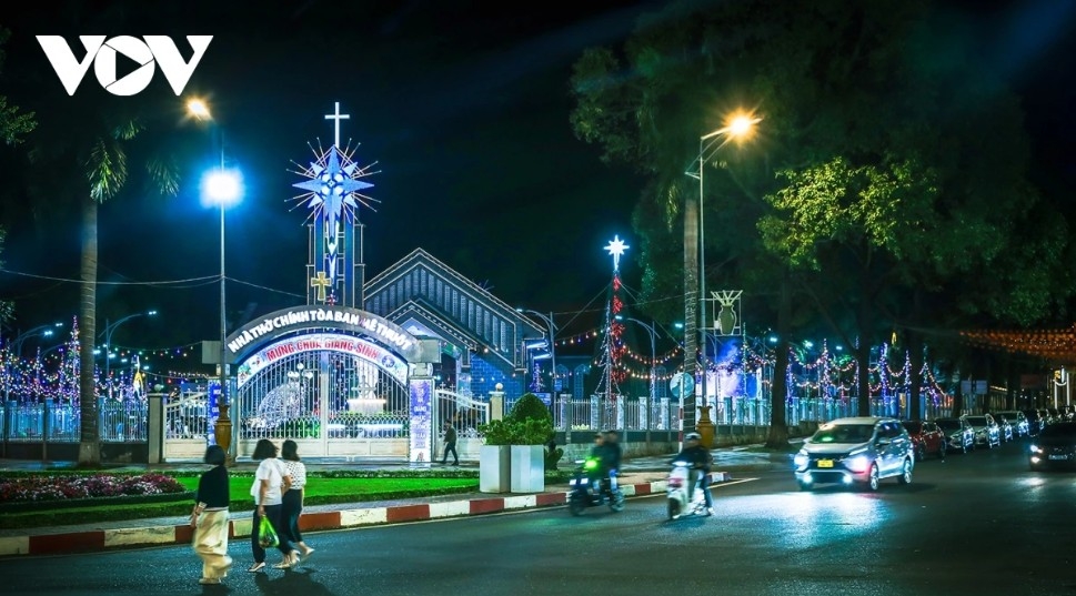 festive christmas atmosphere fills dak lak in vietnam s central highlands picture 1