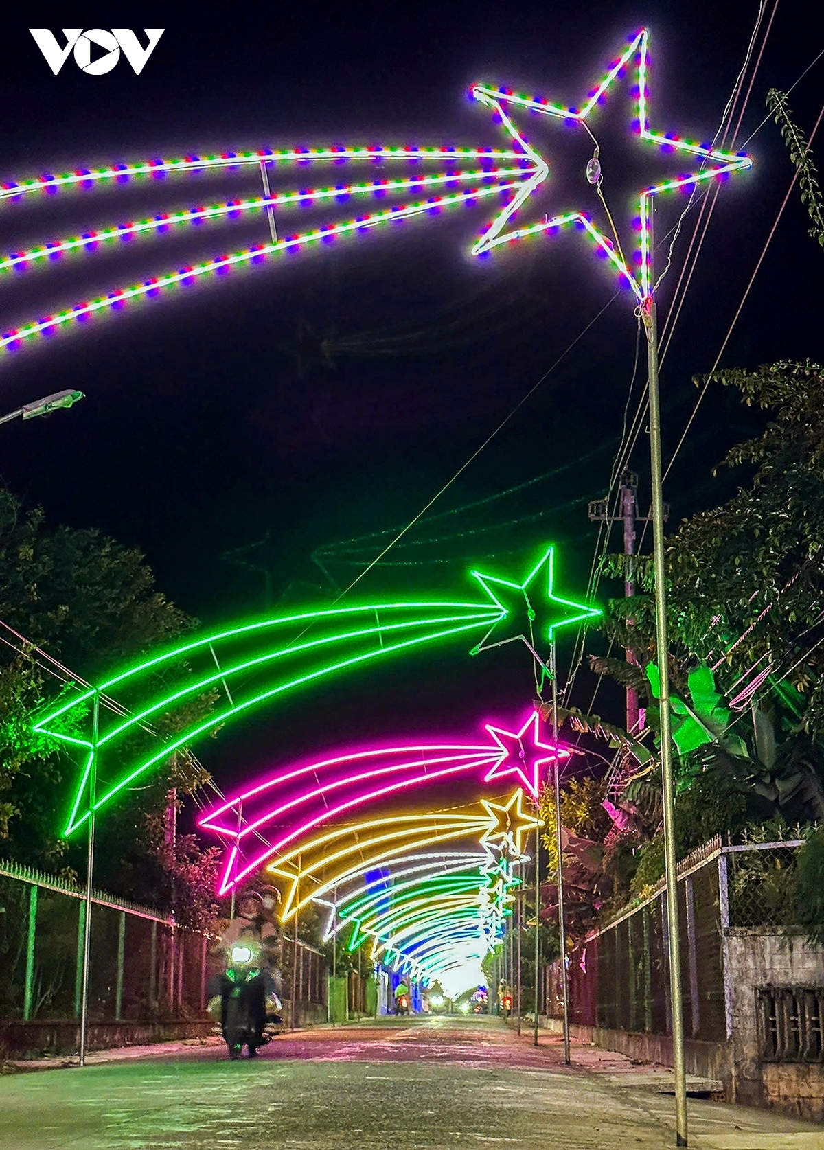 festive christmas atmosphere fills dak lak in vietnam s central highlands picture 12