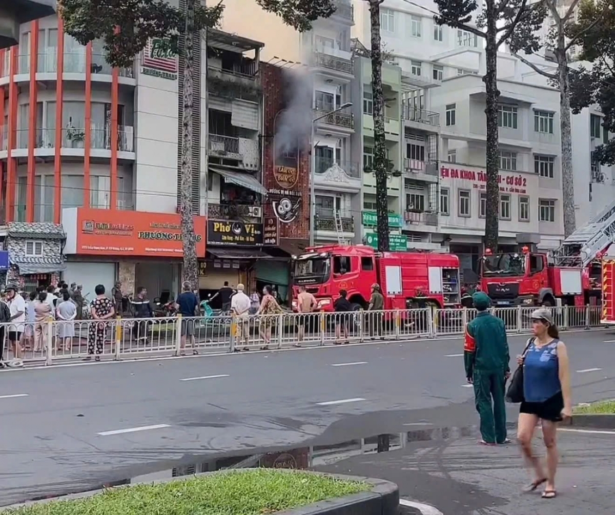fierce early-morning blaze kills four at eatery in ho chi minh city picture 1
