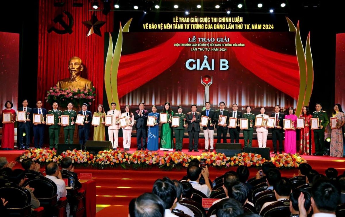 lam chu the tran tien cong ve thong tin tu tuong, ly luan tren khong gian mang hinh anh 1