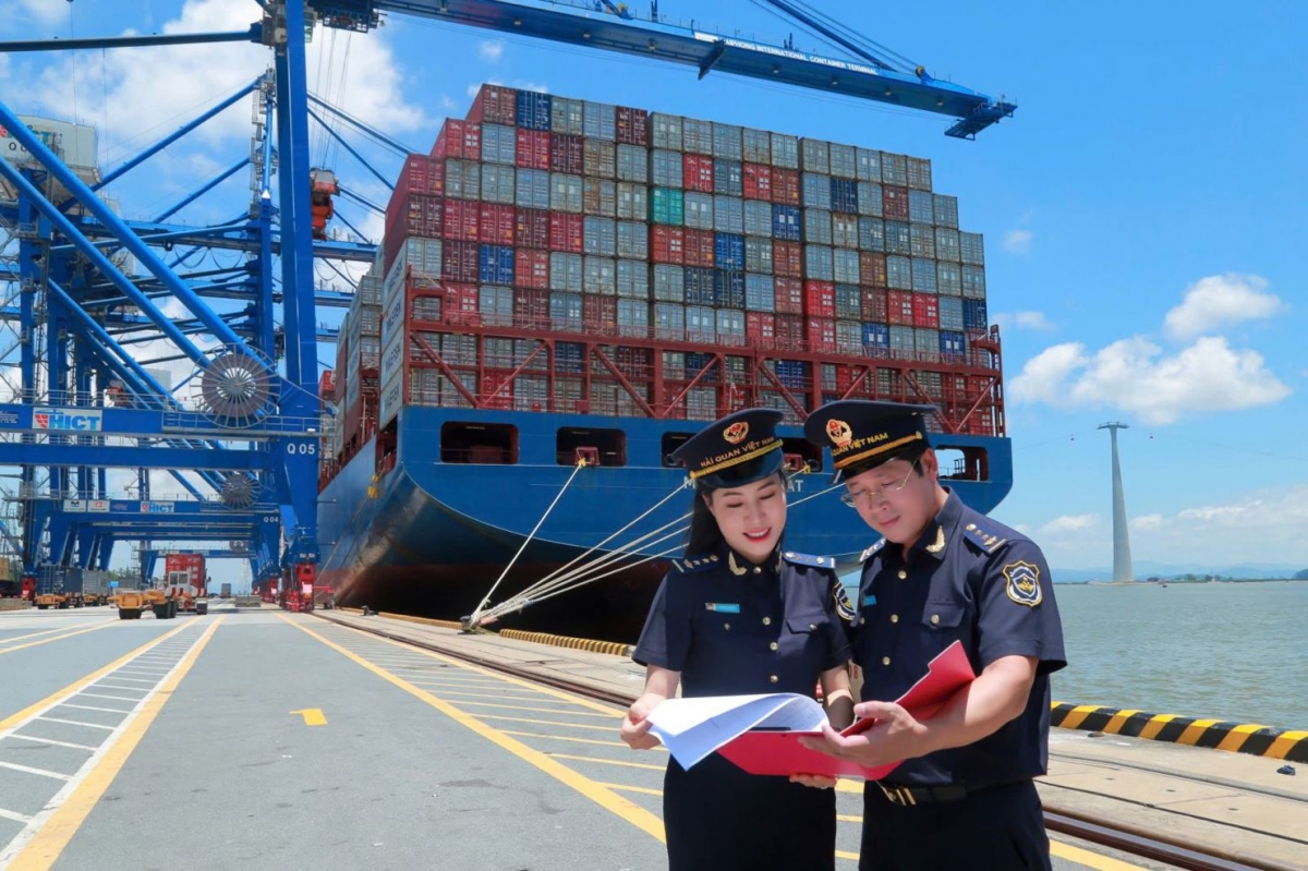 Vừa thông quan, vừa siết chặt buôn lậu: Hải quan giữ ổn định dòng chảy thương mại