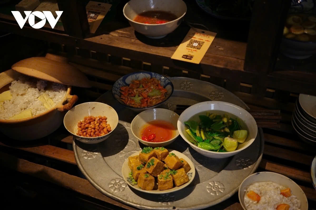 historic tram carriage offers glimpse of city life in the past picture 12