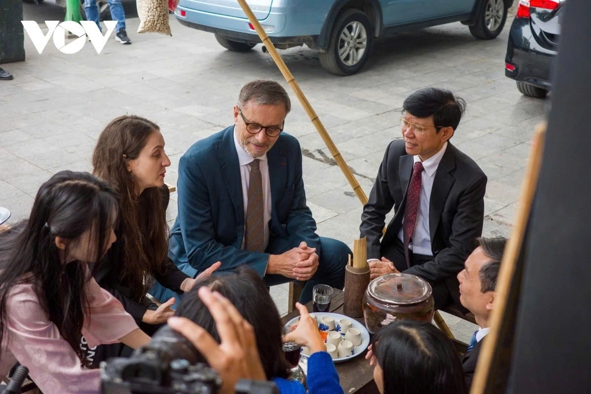 historic tram carriage offers glimpse of city life in the past picture 8