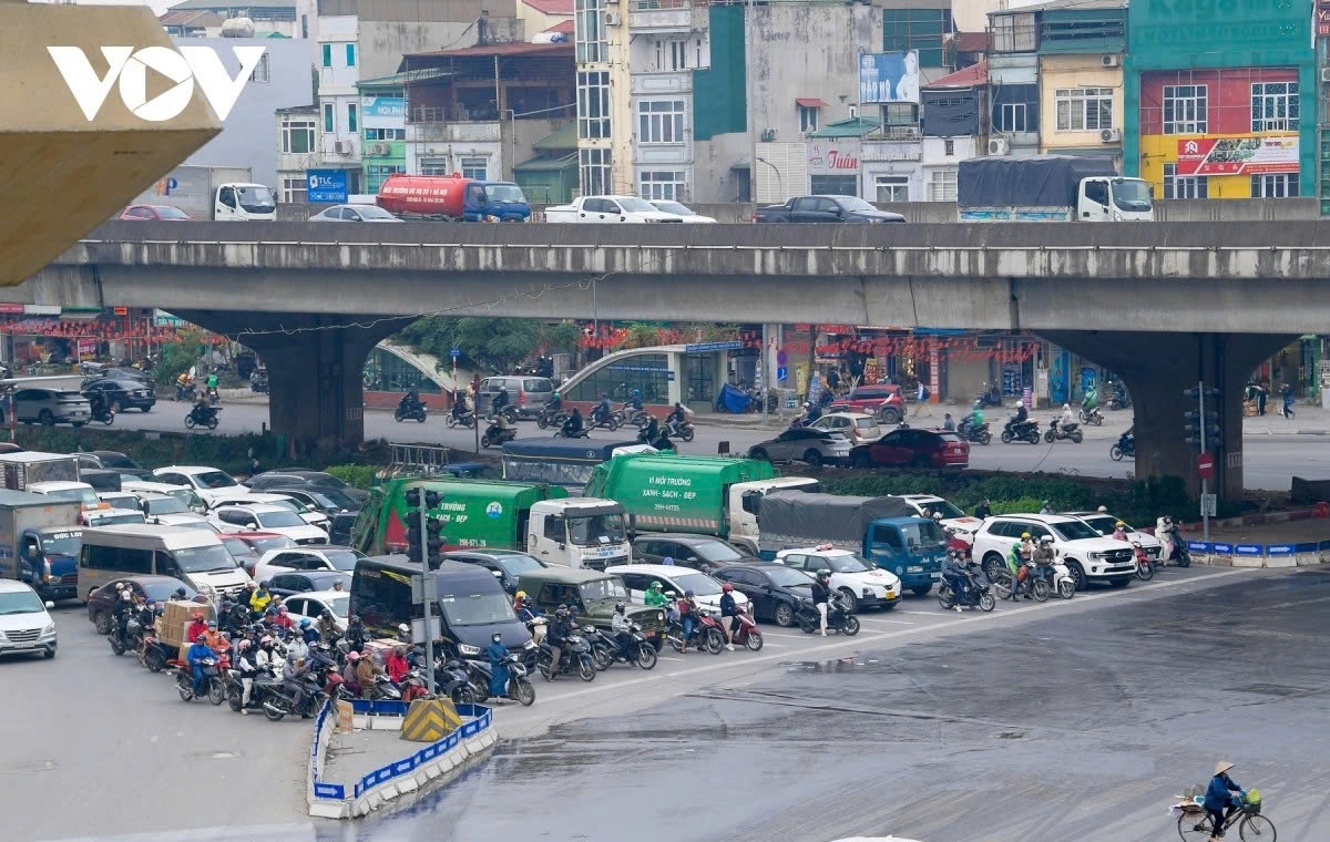 running red lights, lane violations become rare after ai cameras go live in hanoi picture 1