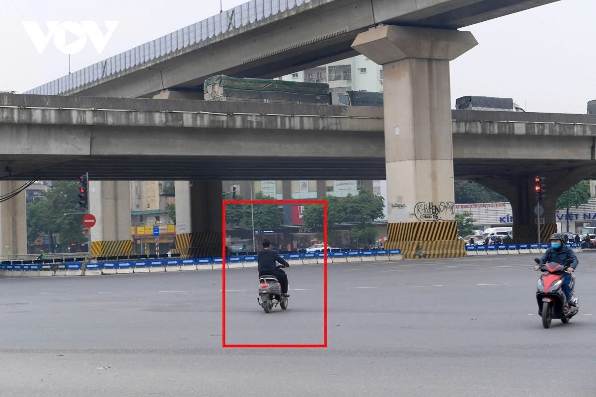 running red lights, lane violations become rare after ai cameras go live in hanoi picture 13