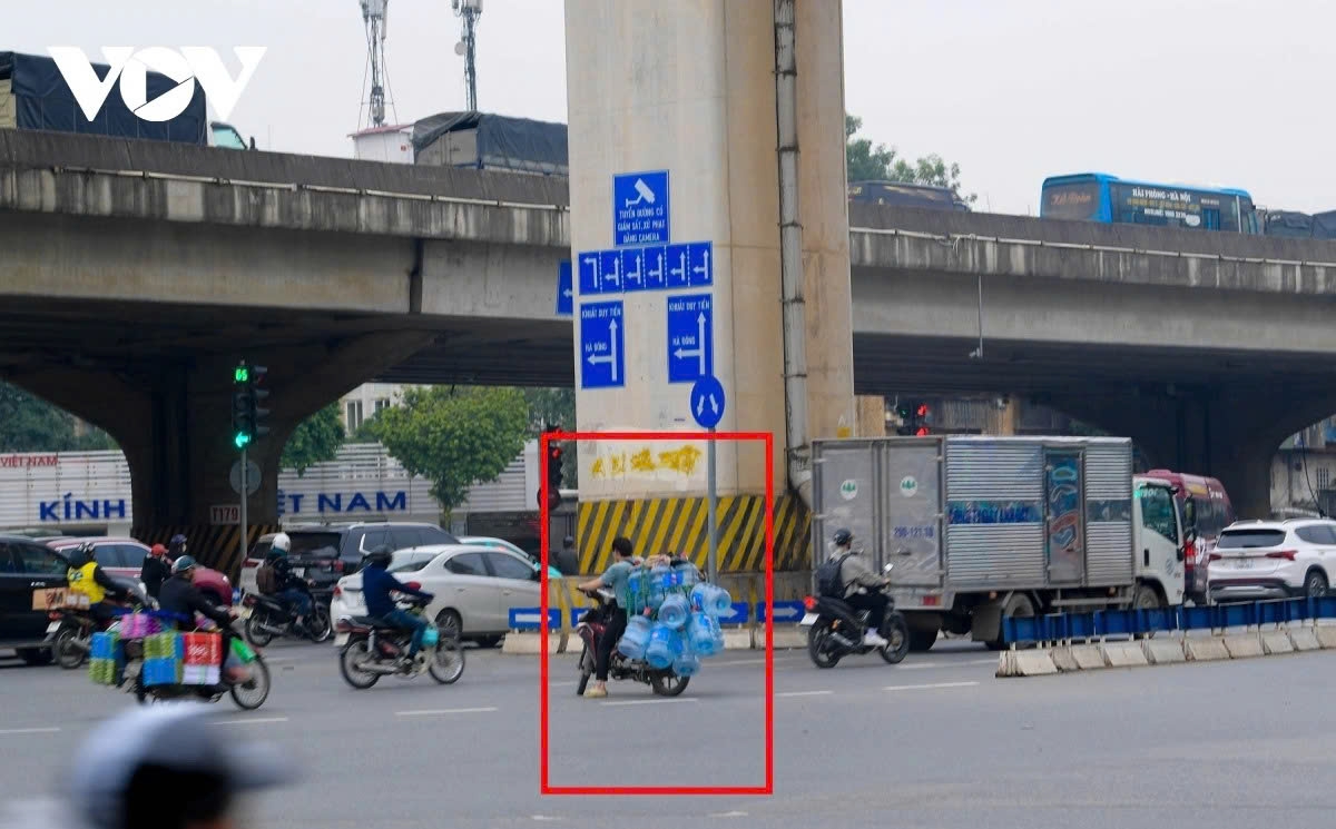 running red lights, lane violations become rare after ai cameras go live in hanoi picture 14
