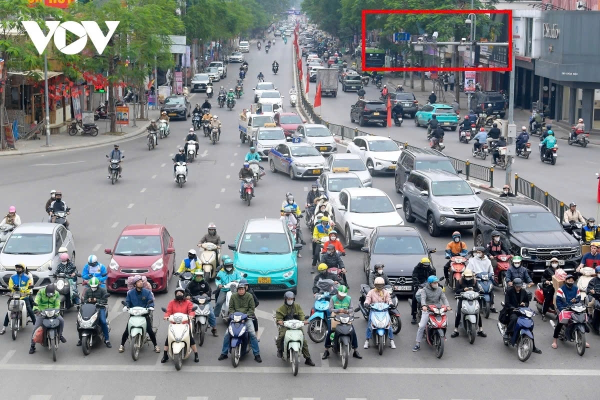 running red lights, lane violations become rare after ai cameras go live in hanoi picture 5