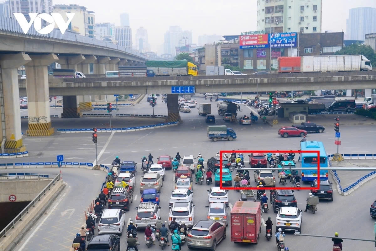 running red lights, lane violations become rare after ai cameras go live in hanoi picture 6