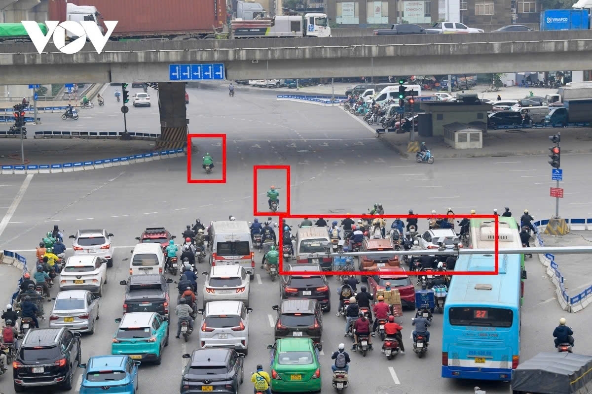 running red lights, lane violations become rare after ai cameras go live in hanoi picture 7