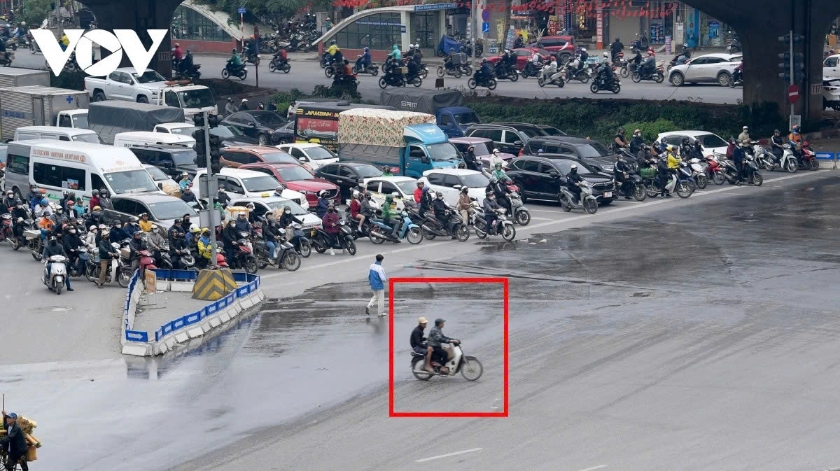 running red lights, lane violations become rare after ai cameras go live in hanoi picture 9