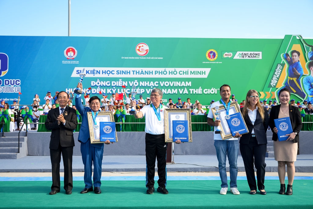 60.000 hoc sinh tao ky luc kep viet nam va the gioi voi vo nhac vovinam hinh anh 10