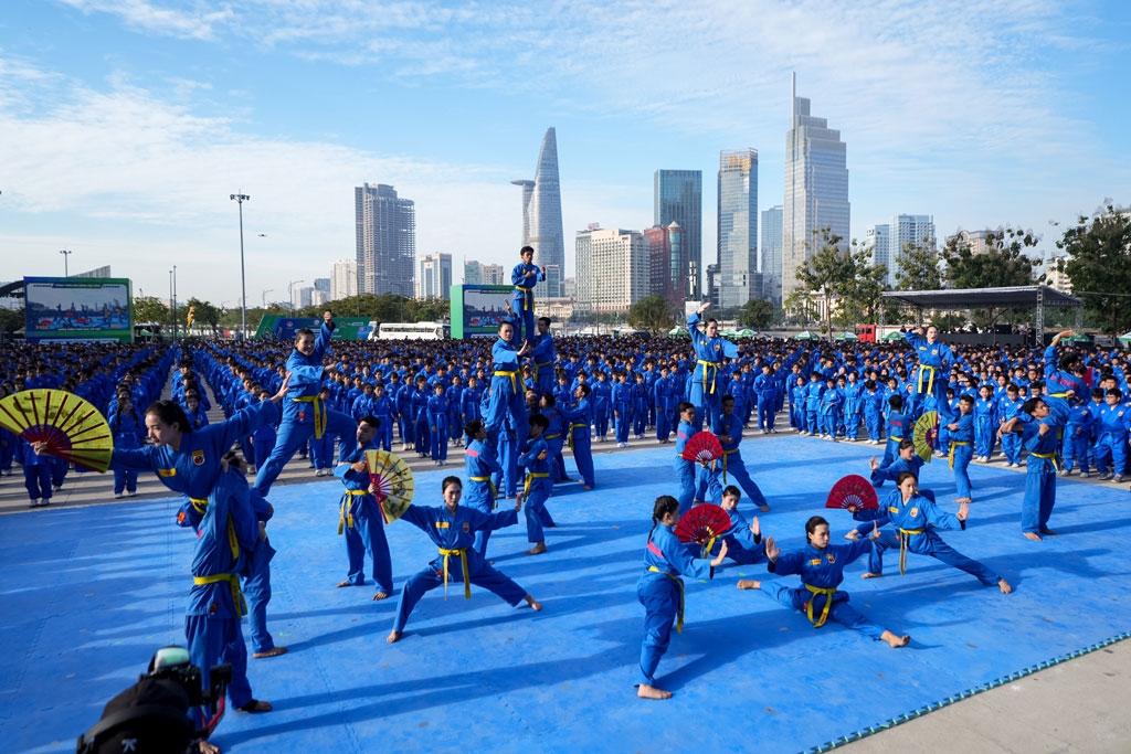 60.000 hoc sinh tao ky luc kep viet nam va the gioi voi vo nhac vovinam hinh anh 3