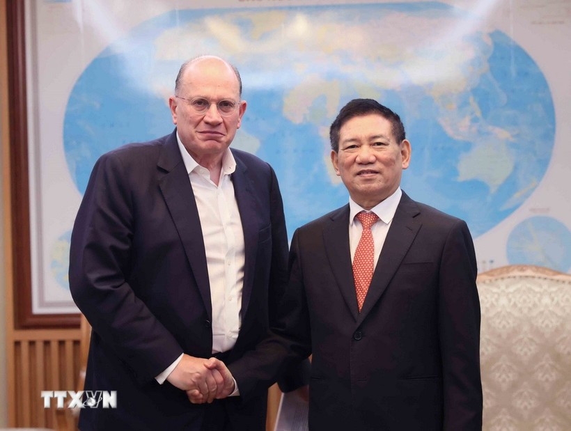 aia group envisions long-term investment, cooperation in vietnam picture 1