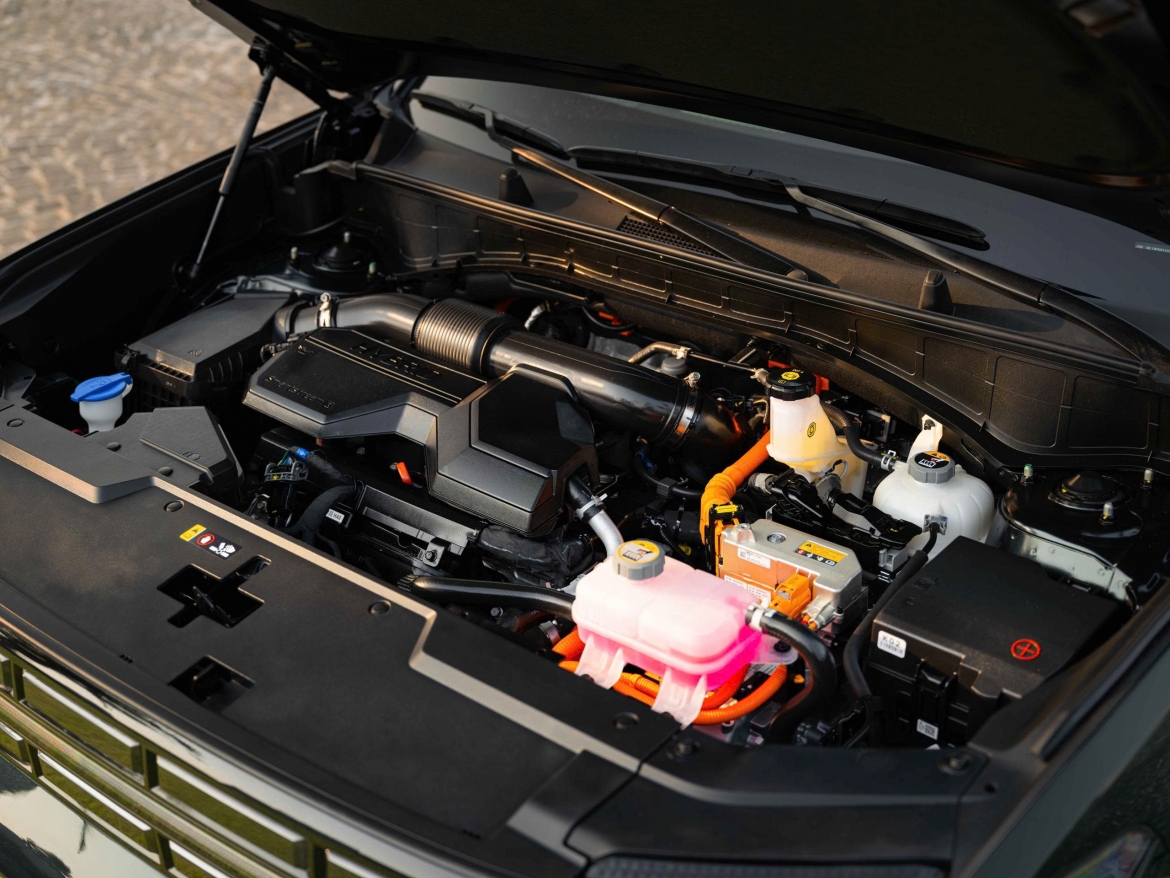 hyundai santa fe hybrid chinh thuc ra mat, gia 1,369 ty dong hinh anh 1