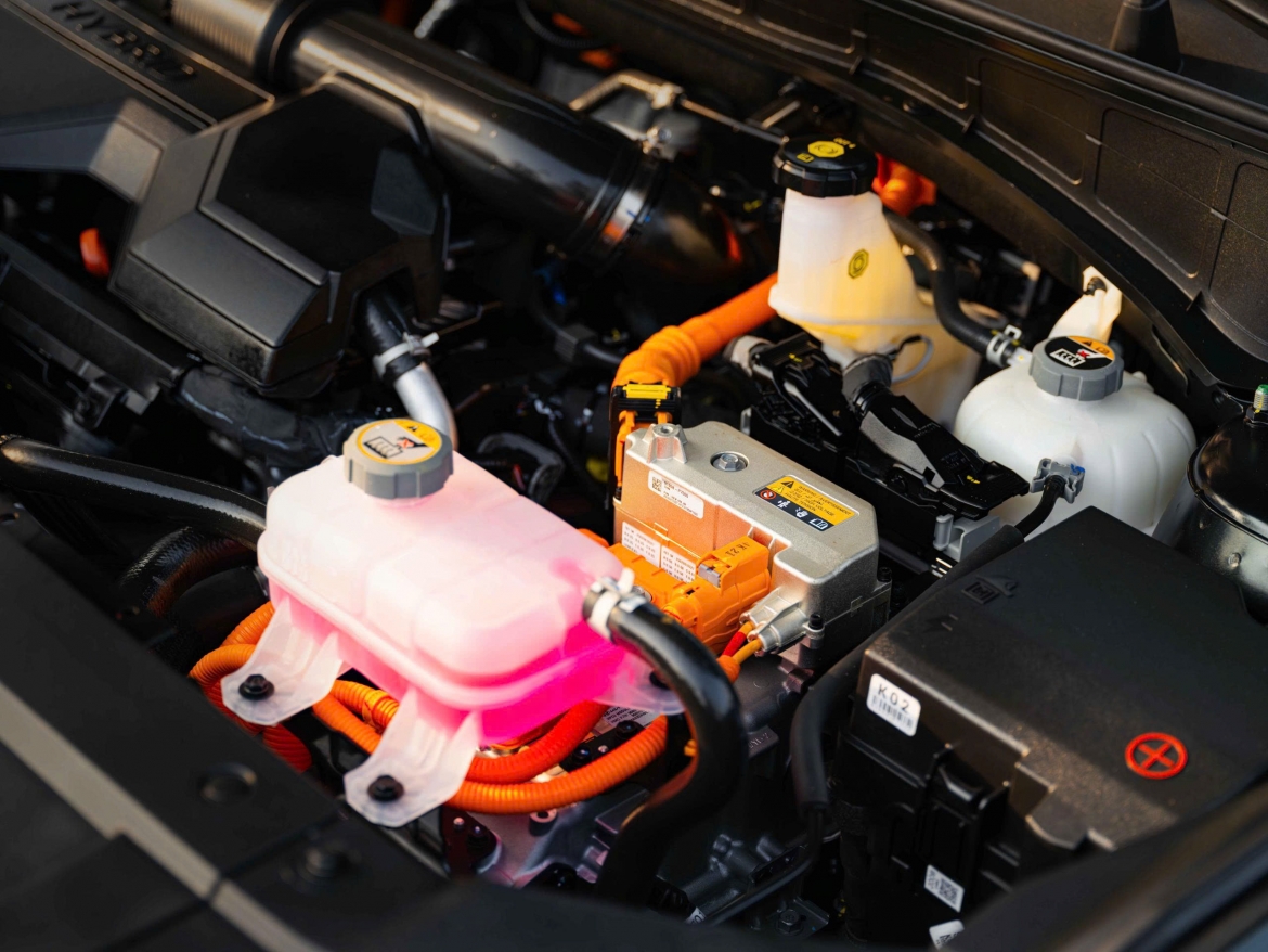 hyundai santa fe hybrid chinh thuc ra mat, gia 1,369 ty dong hinh anh 2