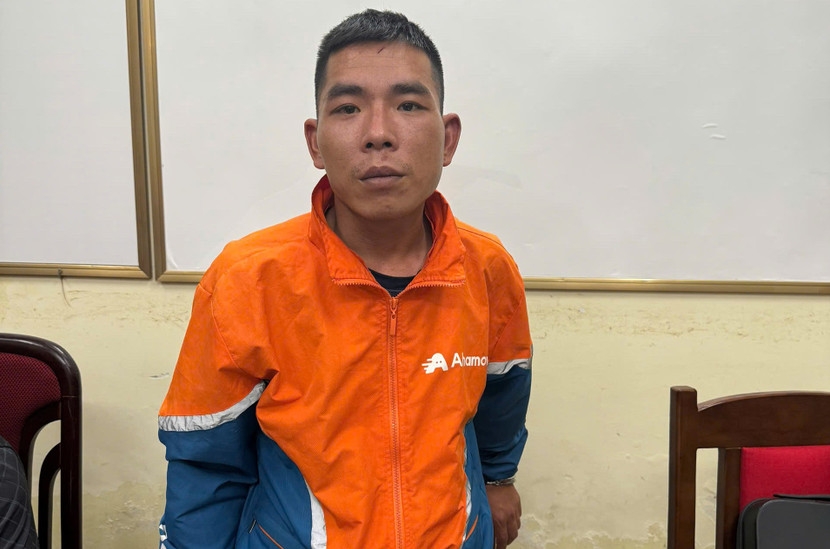 canh sat hinh su bat ke gay ra 13 vu cuop giat dien thoai tren dia ban ha noi hinh anh 1