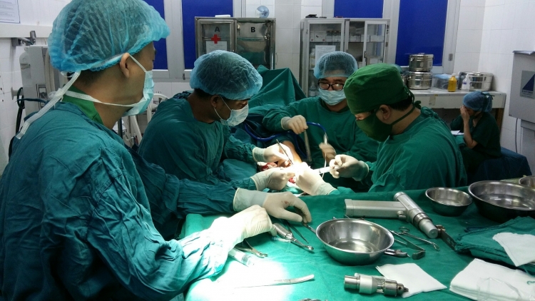 Cứu sống sản phụ 41 tuổi bị tiền sản giật nặng, thai 32 tuần nguy kịch ở Điện Biên