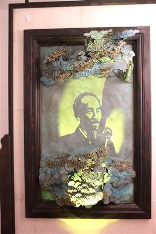 images of president ho chi minh presented through light sculpture in seoul picture 1