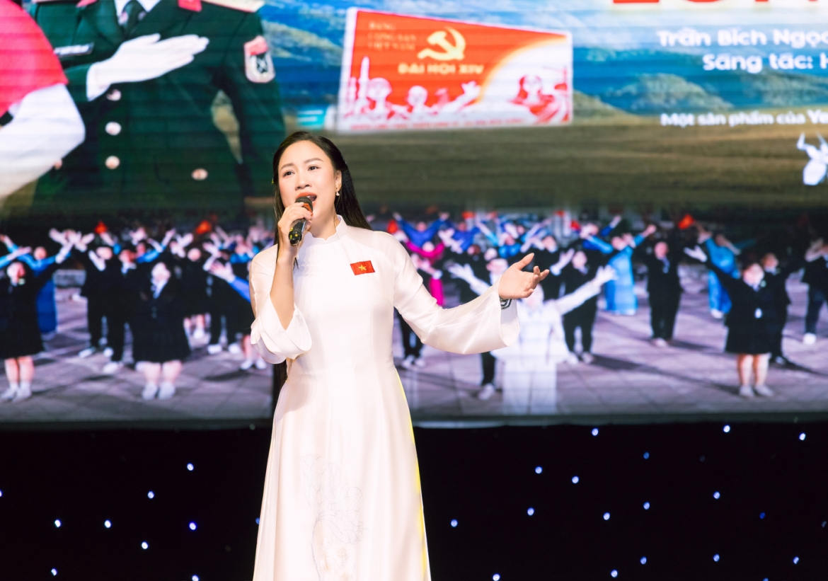 tran bich ngoc ra mat du an am nhac Y Dang long dan hinh anh 2