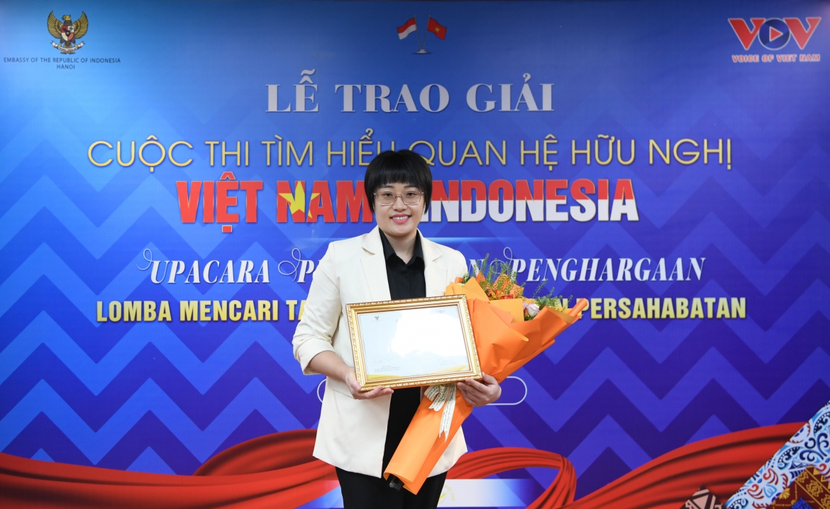 le trao giai cuoc thi tim hieu quan he huu nghi viet nam indonesia hinh anh 4