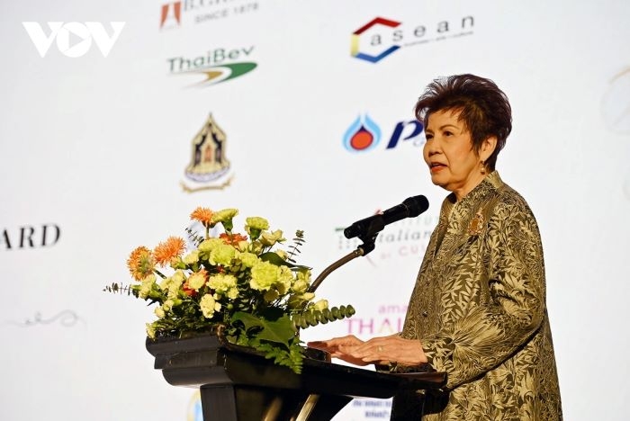 two vietnamese writers win s.e.a. write award in bangkok picture 3