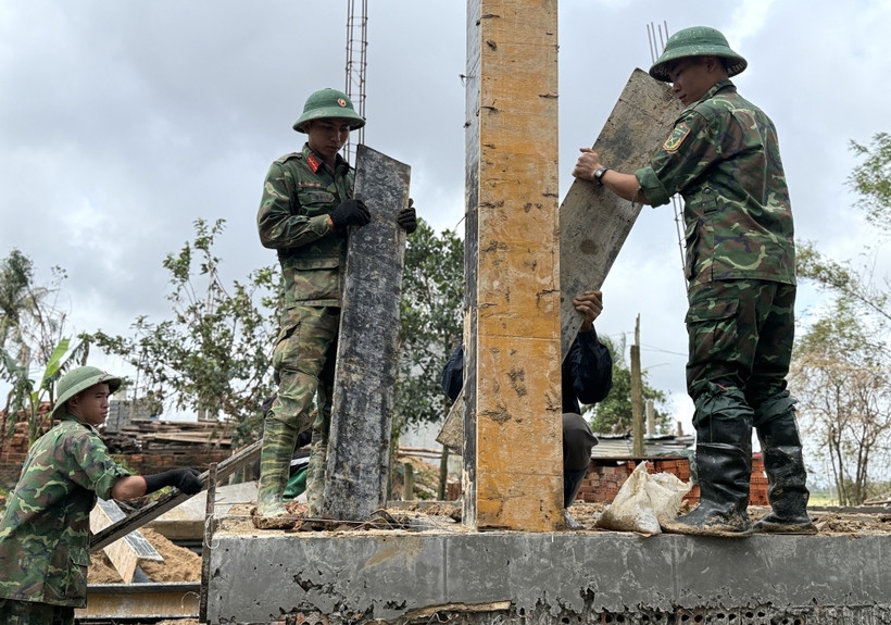  quang trung campaign races to rebuild homes for disaster-hit residents picture 1