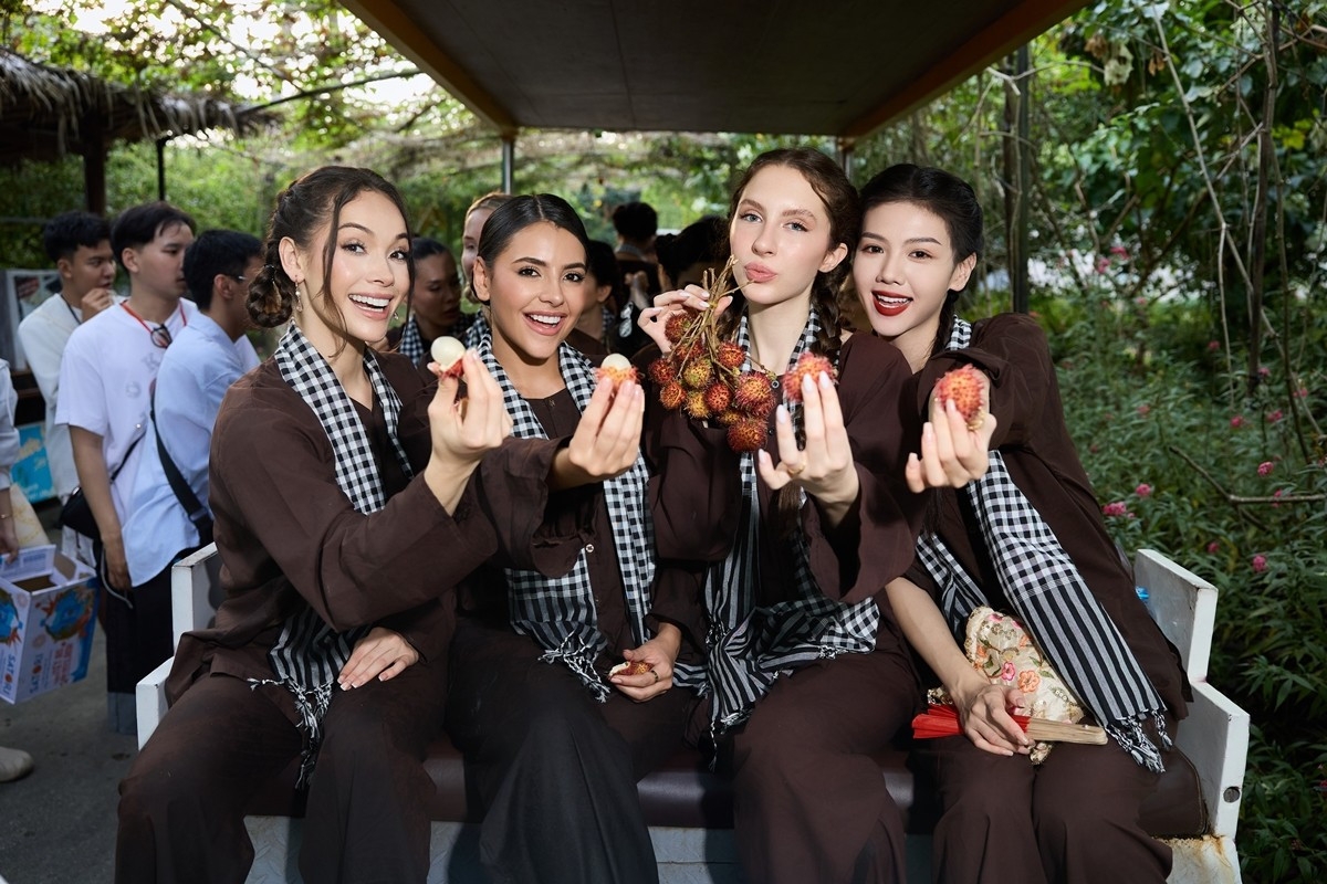 miss charm foreign beauties explore vietnamese culture in mekong delta picture 1