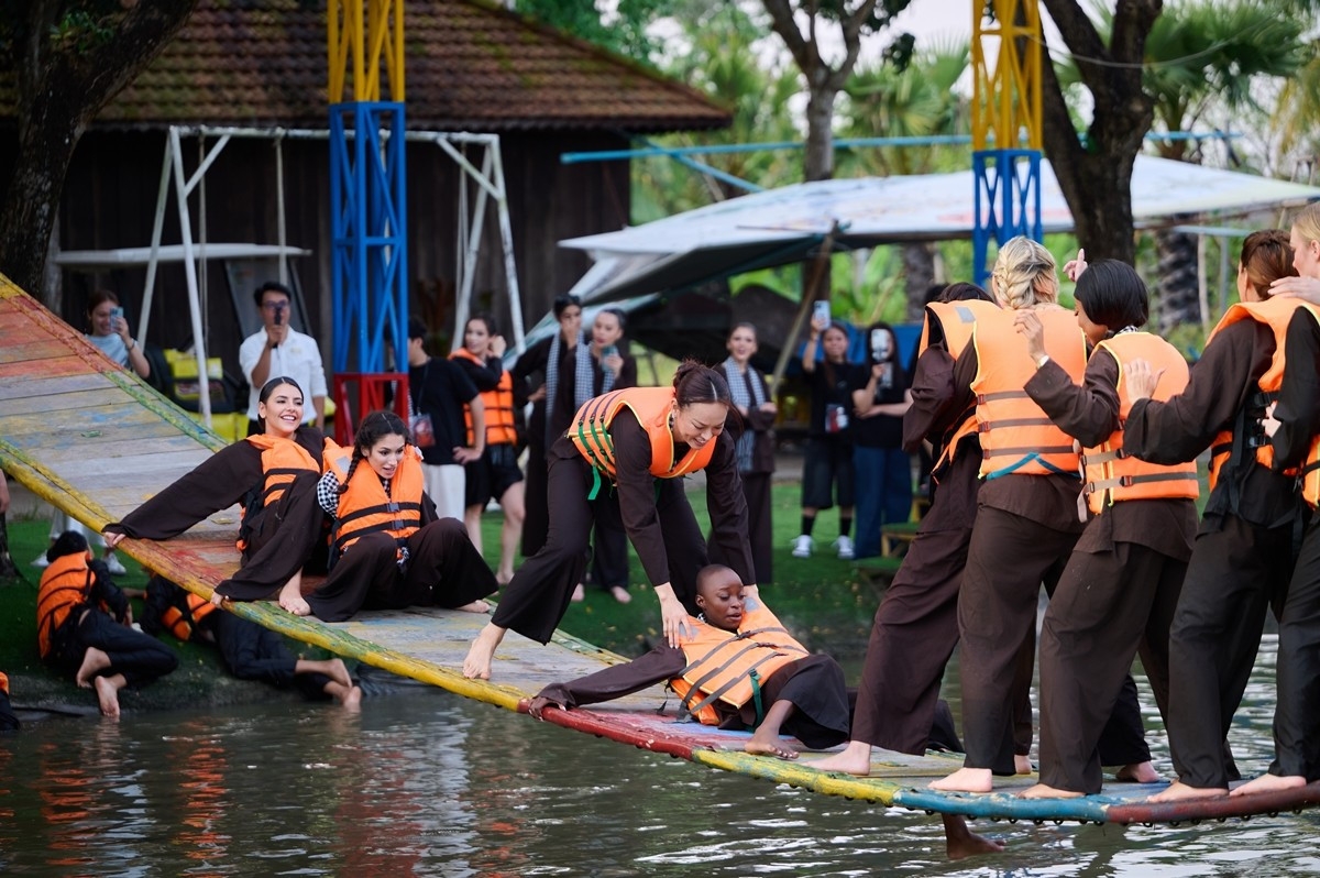 miss charm foreign beauties explore vietnamese culture in mekong delta picture 12