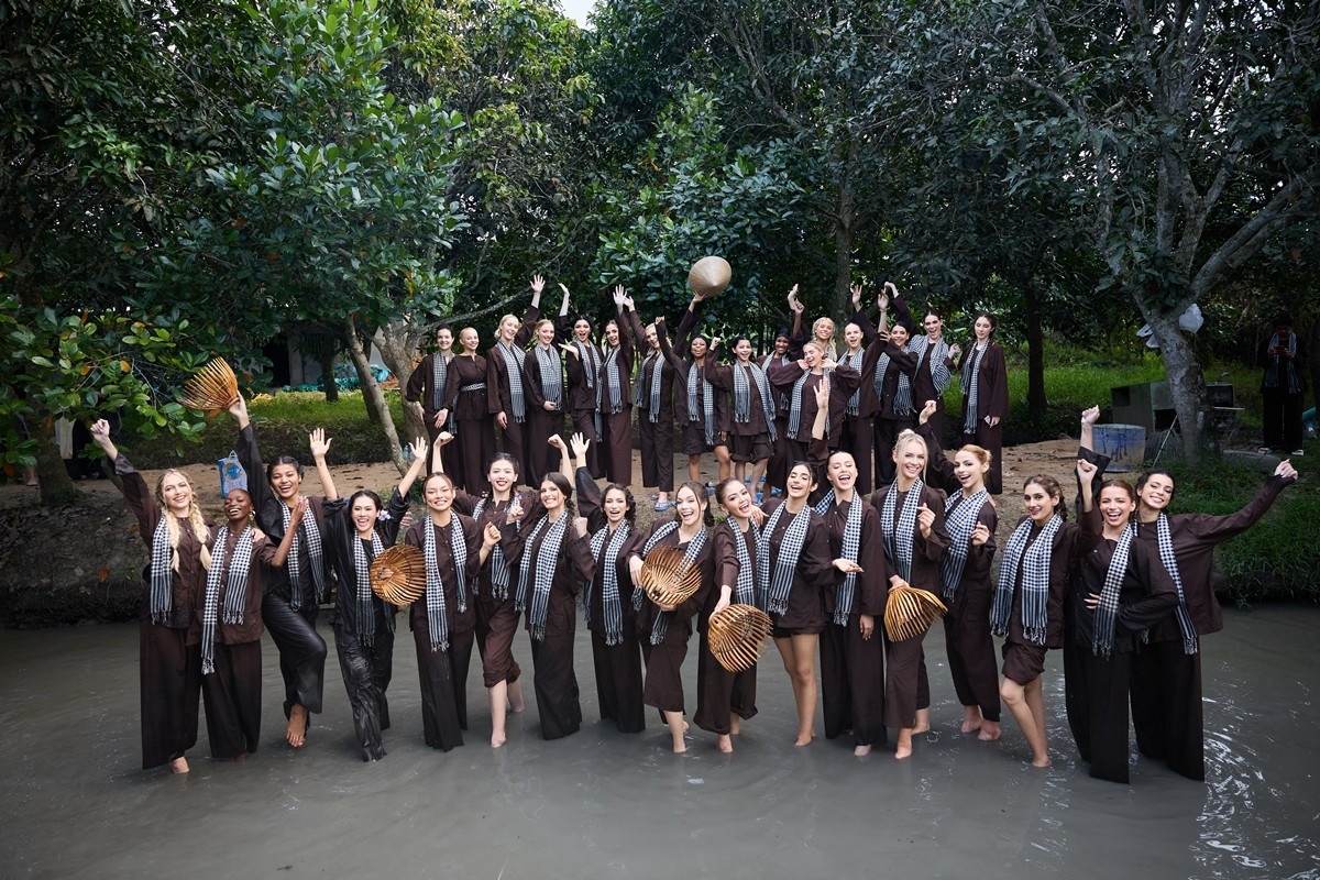 miss charm foreign beauties explore vietnamese culture in mekong delta picture 2
