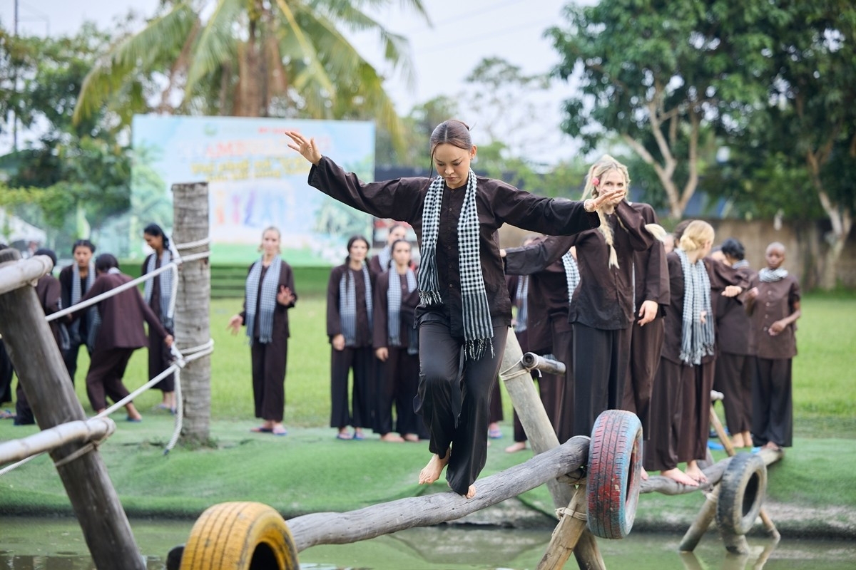 miss charm foreign beauties explore vietnamese culture in mekong delta picture 6