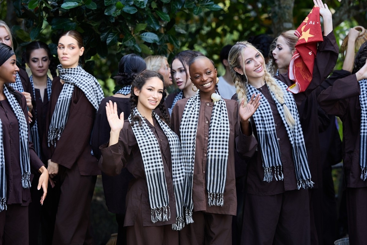 miss charm foreign beauties explore vietnamese culture in mekong delta picture 8