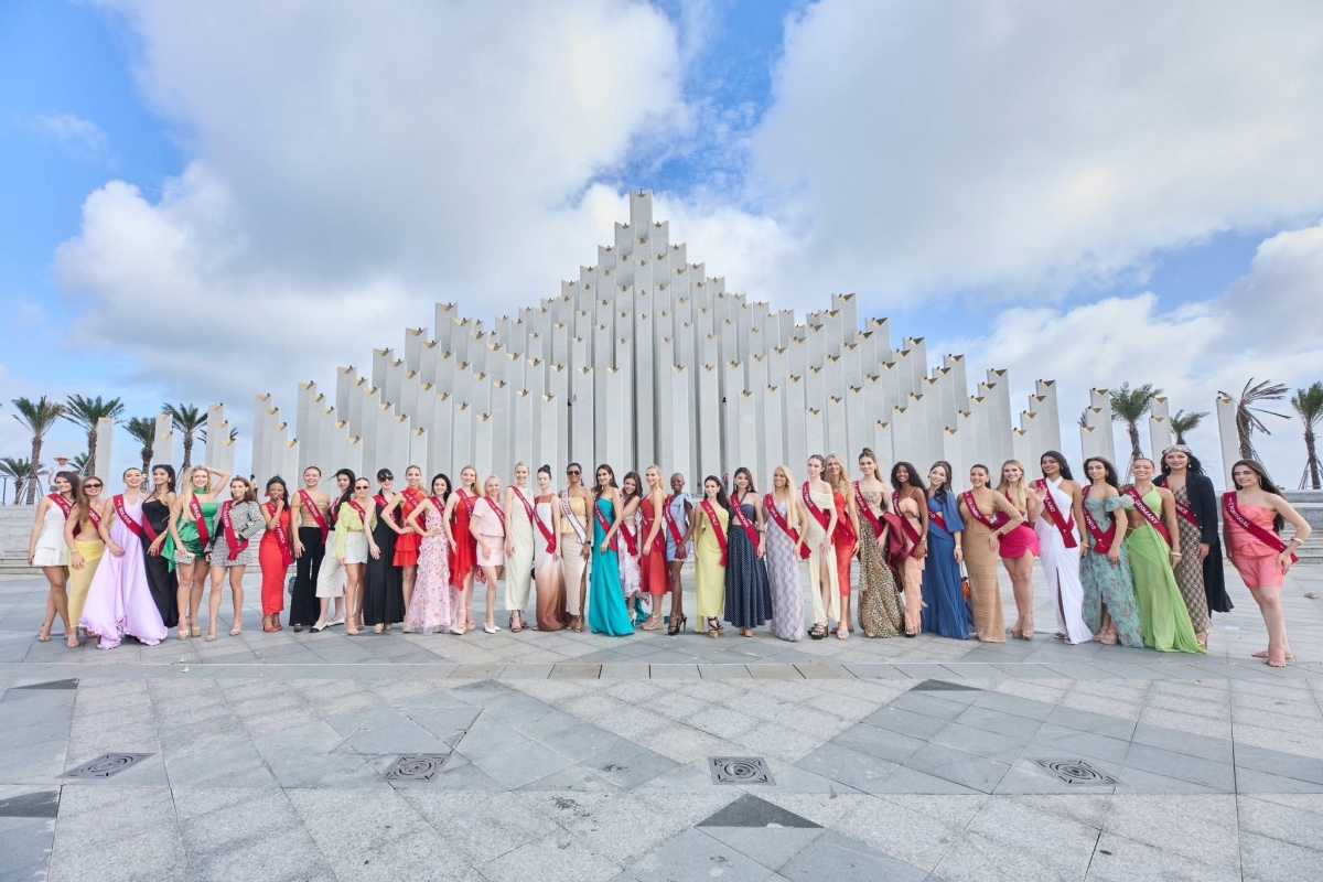 miss charm 2025 presents national costumes from around the world picture 12