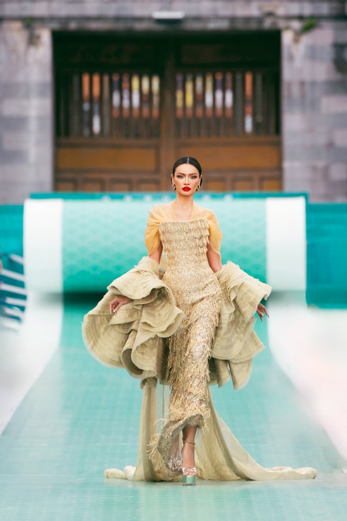 more than 70 miss cosmo 2025 contestants model at ngo mon square in hue picture 11