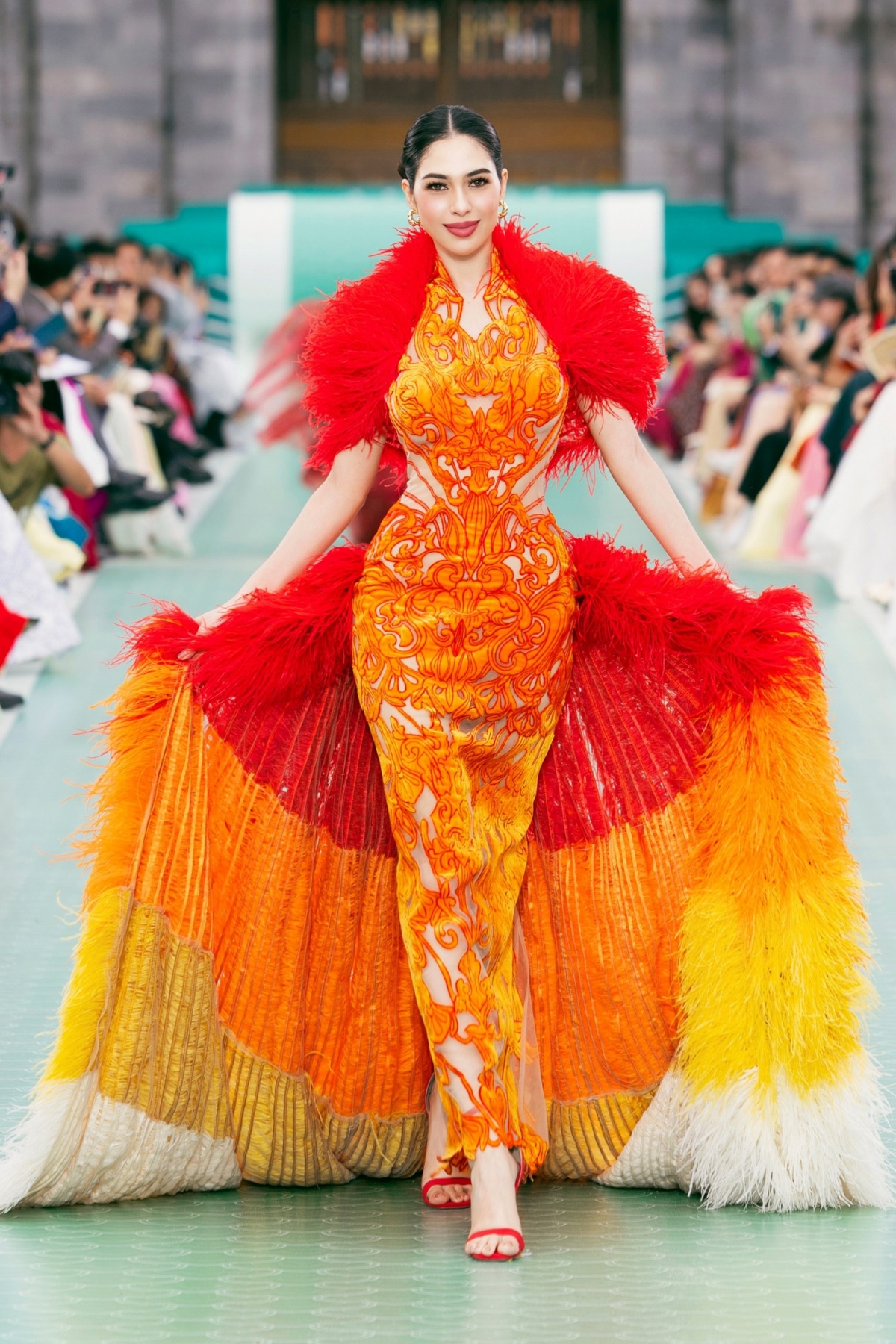 more than 70 miss cosmo 2025 contestants model at ngo mon square in hue picture 6