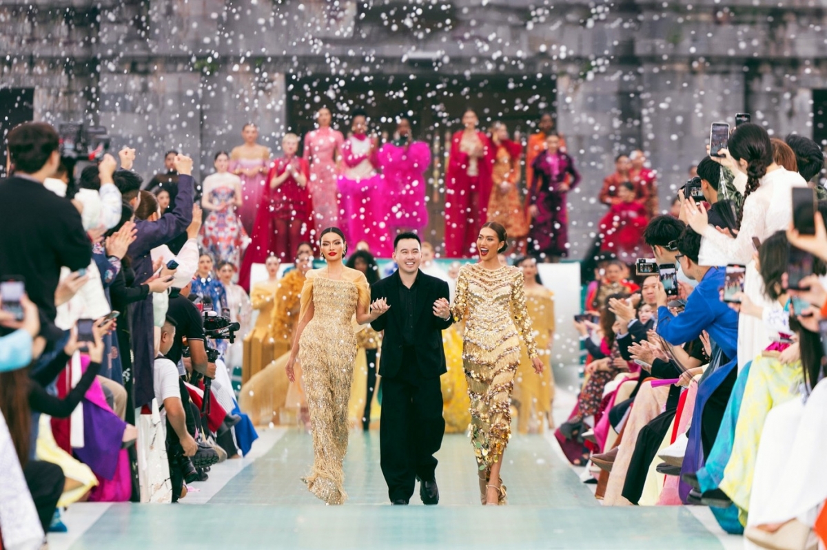 more than 70 miss cosmo 2025 contestants model at ngo mon square in hue picture 9