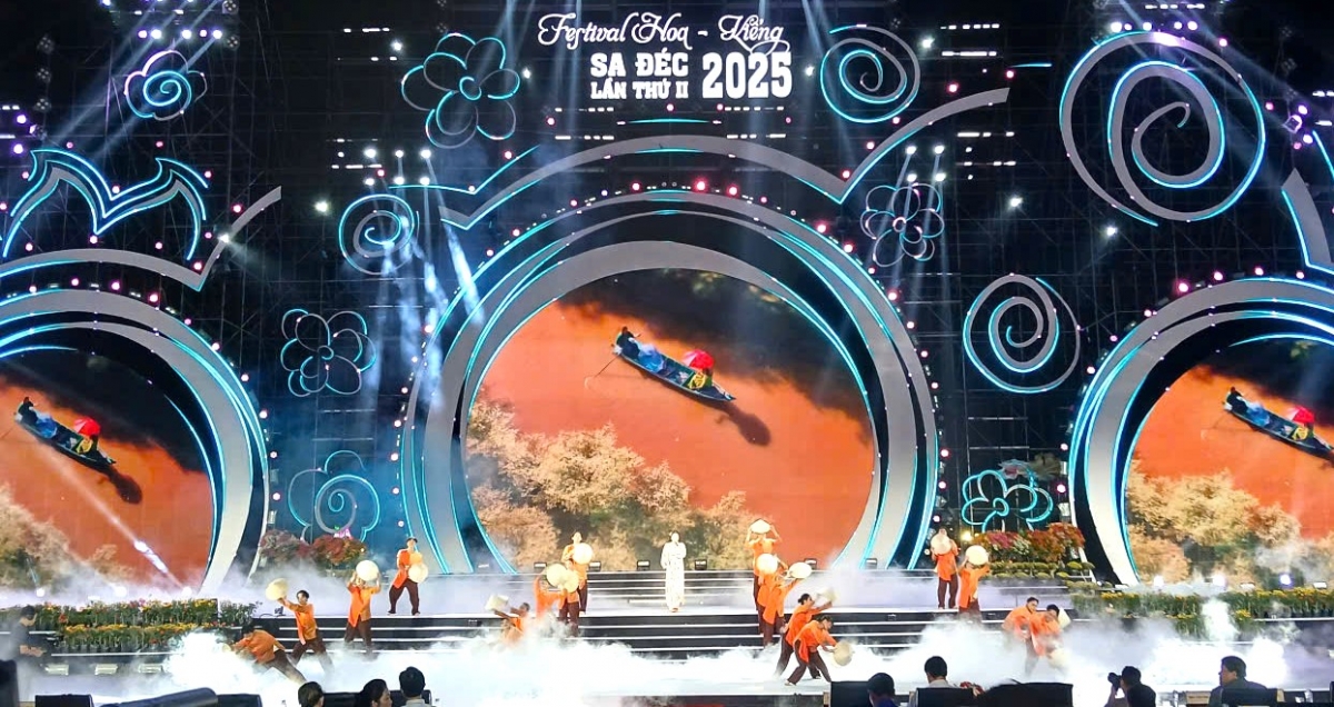 Festival Hoa - Kiểng Sa Đéc 2025: Bản đồ Việt Nam tạo hình từ hoa xác lập kỷ lục