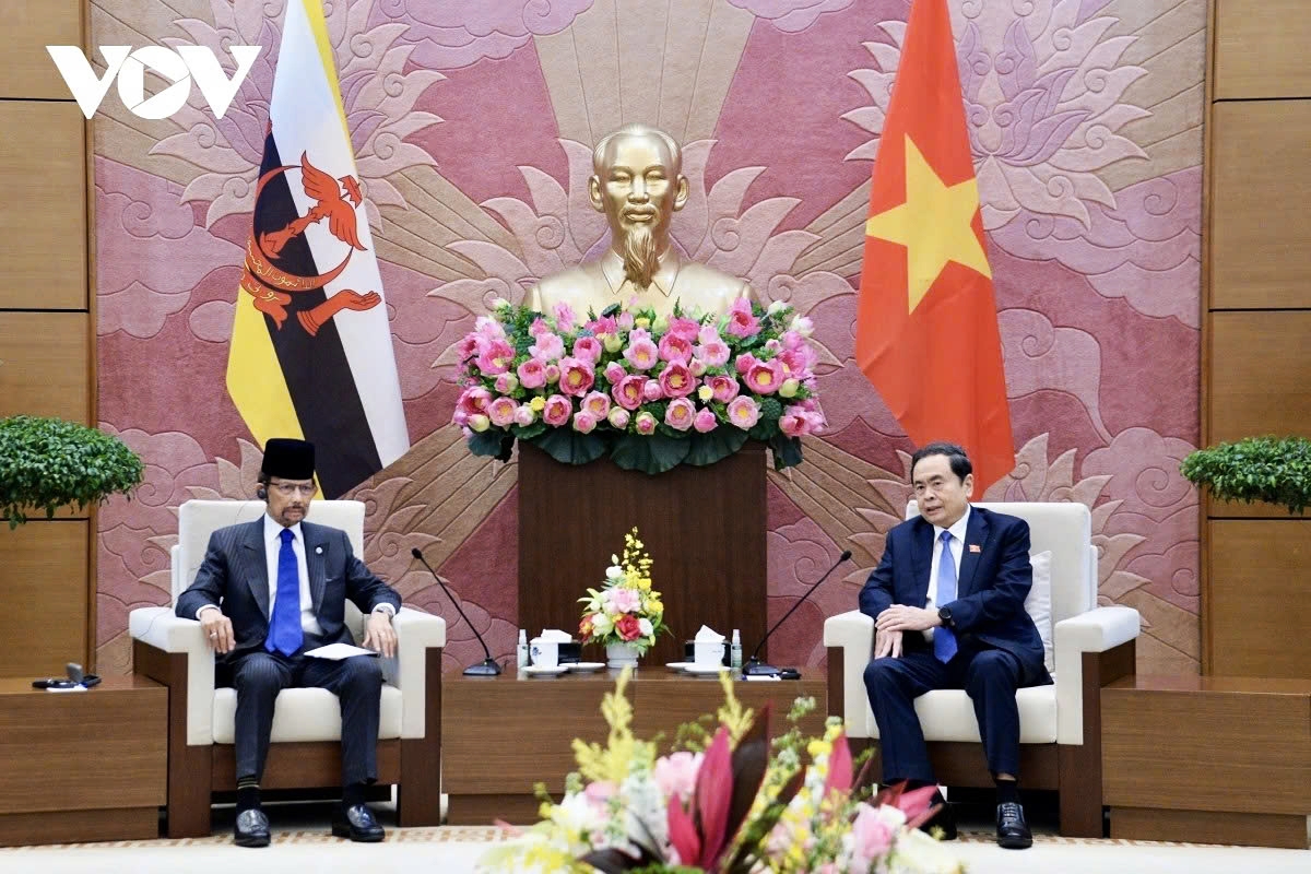 top legislators receives sultan haji hassanal bolkiah of brunei picture 1