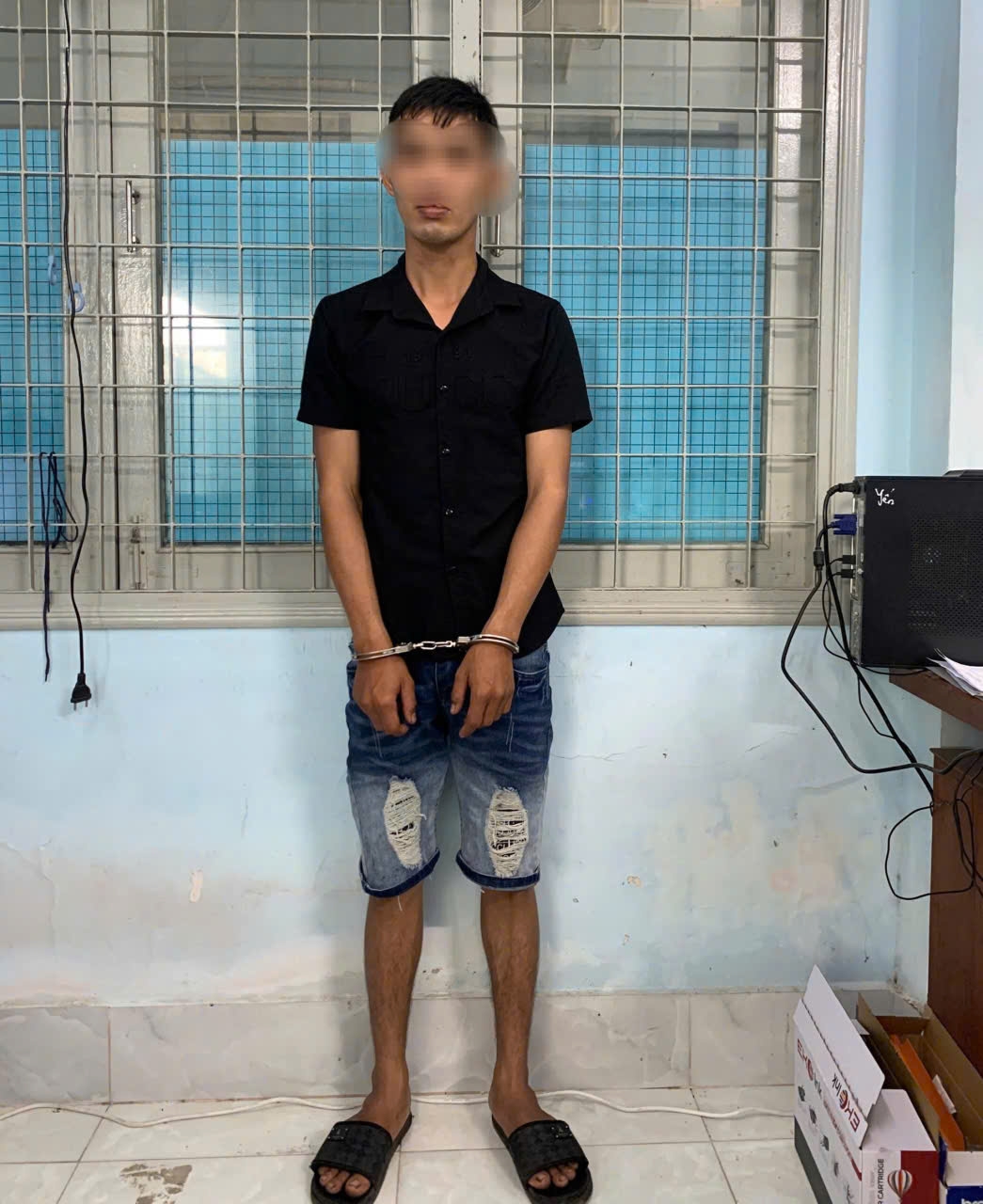 nghi pham de doa hiep dam be gai 15 tuoi bi bat hinh anh 1