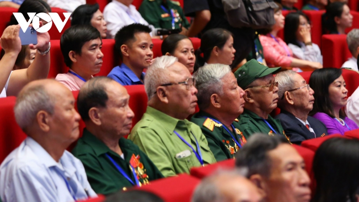 chi ngan sach tang qua dip Dai hoi xiv, tet 2026 Dam bao dung doi tuong, kip thoi hinh anh 1
