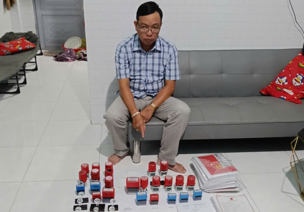 Bắt nguyên phó chủ tịch xã làm giả con dấu, tài liệu