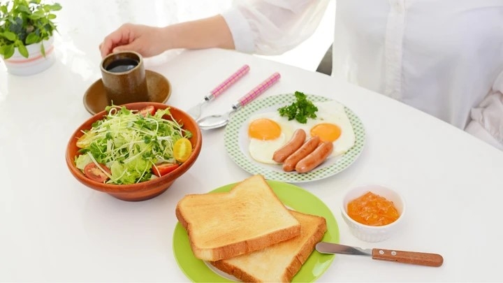 4 thói quen buổi sáng gây hại cho gan hơn cả uống rượu