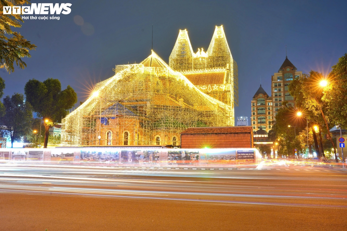 notre dame cathedral in ho chi minh city lights up for christmas 2026 picture 2