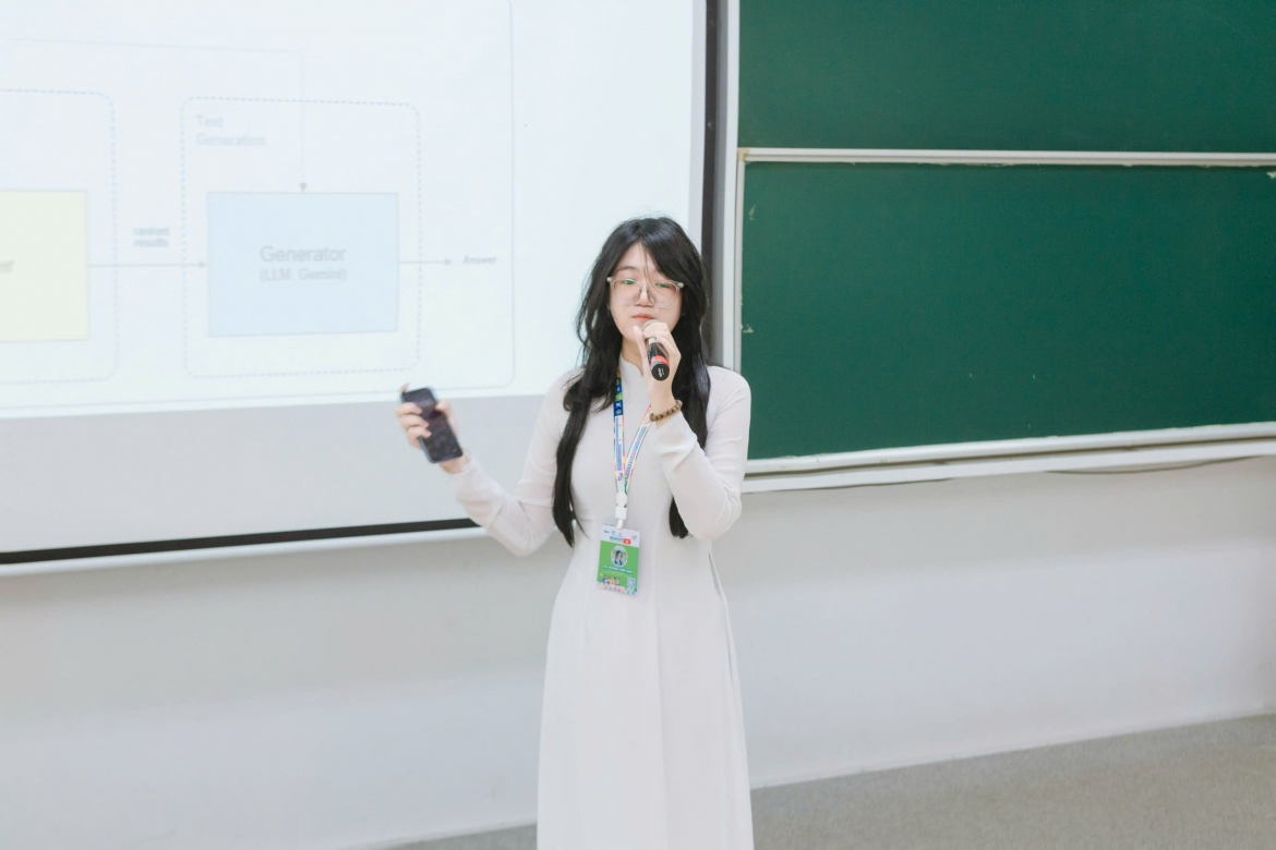 vo ngoc minh anh ghi dau an trong so cac cong dan tre tieu bieu tp hcm 2025 hinh anh 1