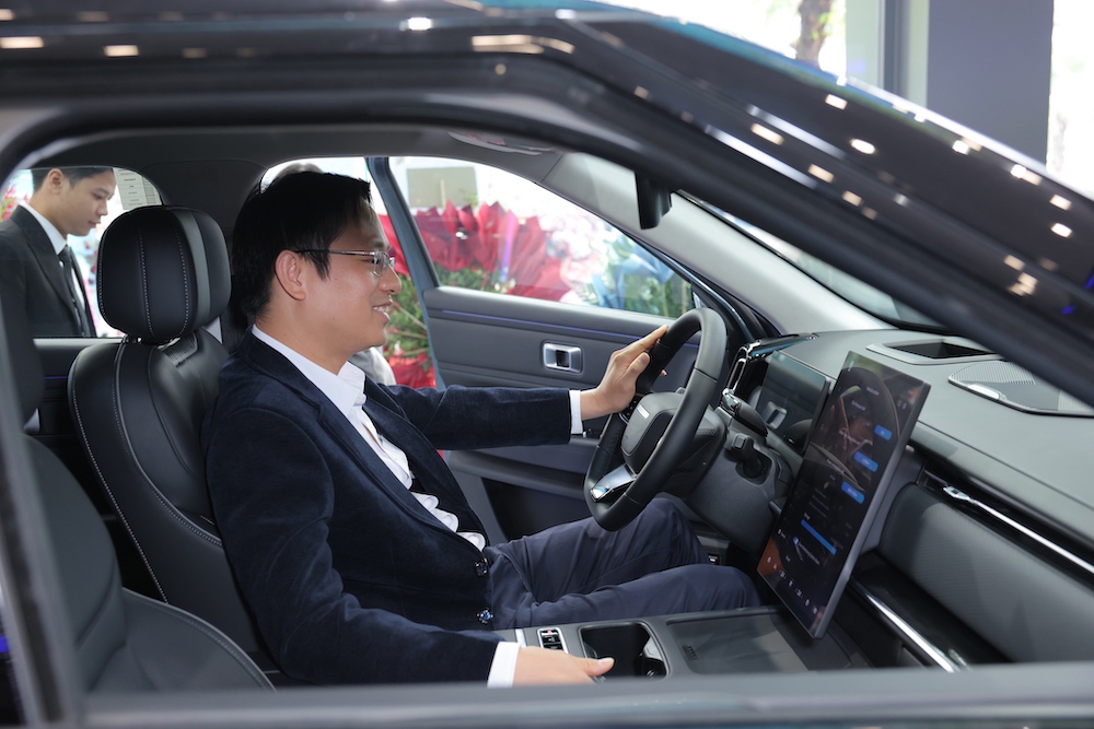 Xe Trung Quốc tràn vào Việt Nam: Cuộc đua showroom và doanh số