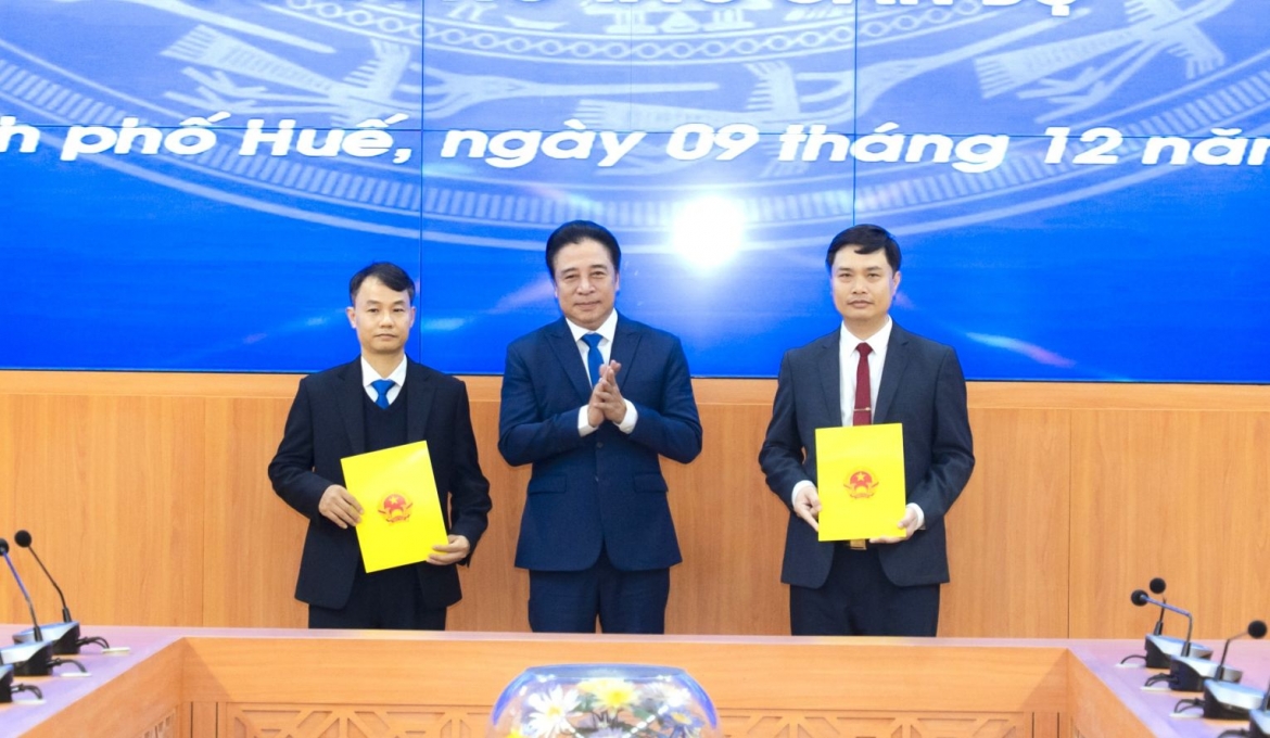 thanh pho hue bo nhiem chanh van phong ubnd va chanh thanh tra thanh pho hinh anh 1