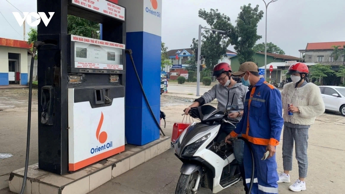 petrol prices fall below vnd19,000 l for fourth consecutive week picture 1